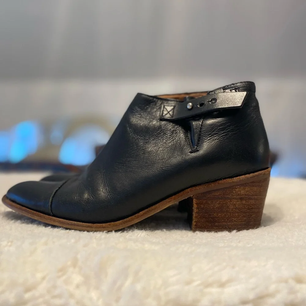 Madewell Black Leather Ankle Booties
